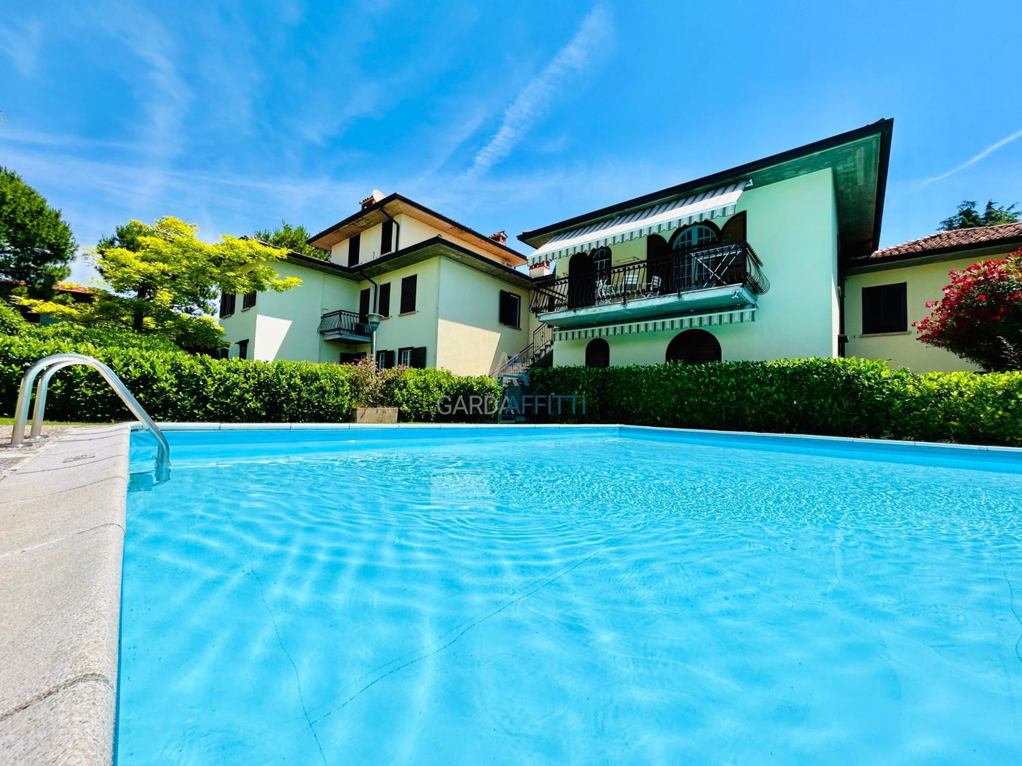 Apartment Parigi - 200m Dal Con Vista Piscina Sirmione